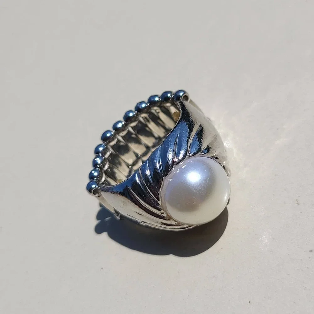 Paparazzi Silver Tone Faux Pearl Stretch Cocktail Ring Size 8 White Statement
